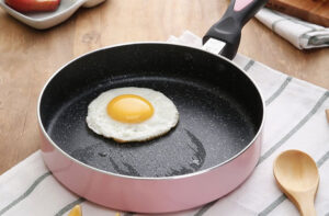 5_Rekomendasi_Wajan_Anti_Lengket_di_Bawah_Rp300_Ribu_yang_Hemat_Minyak_4