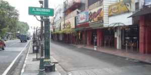 begini-penampakan-jalan-malioboro-usai-tak-ada-lagi-pkl-sepi-sampai-disebut-aneh