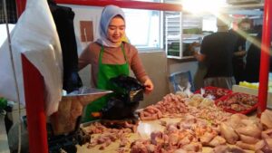 pedagang-ayam-5cef8d5cc81de-5cf4d1c613bc8-5d17016aa3a5c