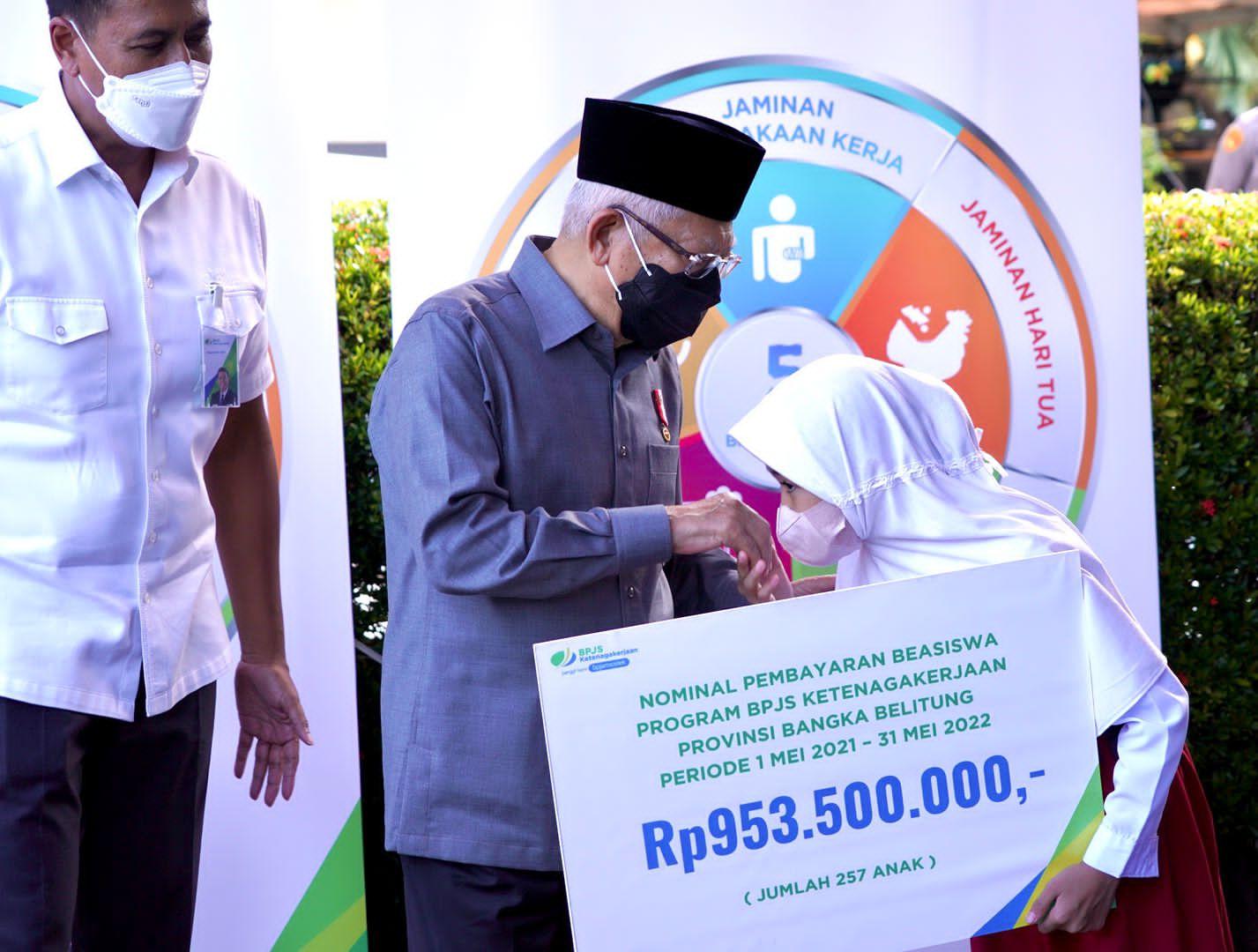 Wapres Serahkan Bantuan dari BP Jamsostek kilasbabel.com