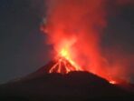 gunung-lewotobi-laki-laki-di-flores-timur-nusa-tenggara-timur-ntt-kembali-meletus-pada-minggu-10112024-foto-pvmbg_169